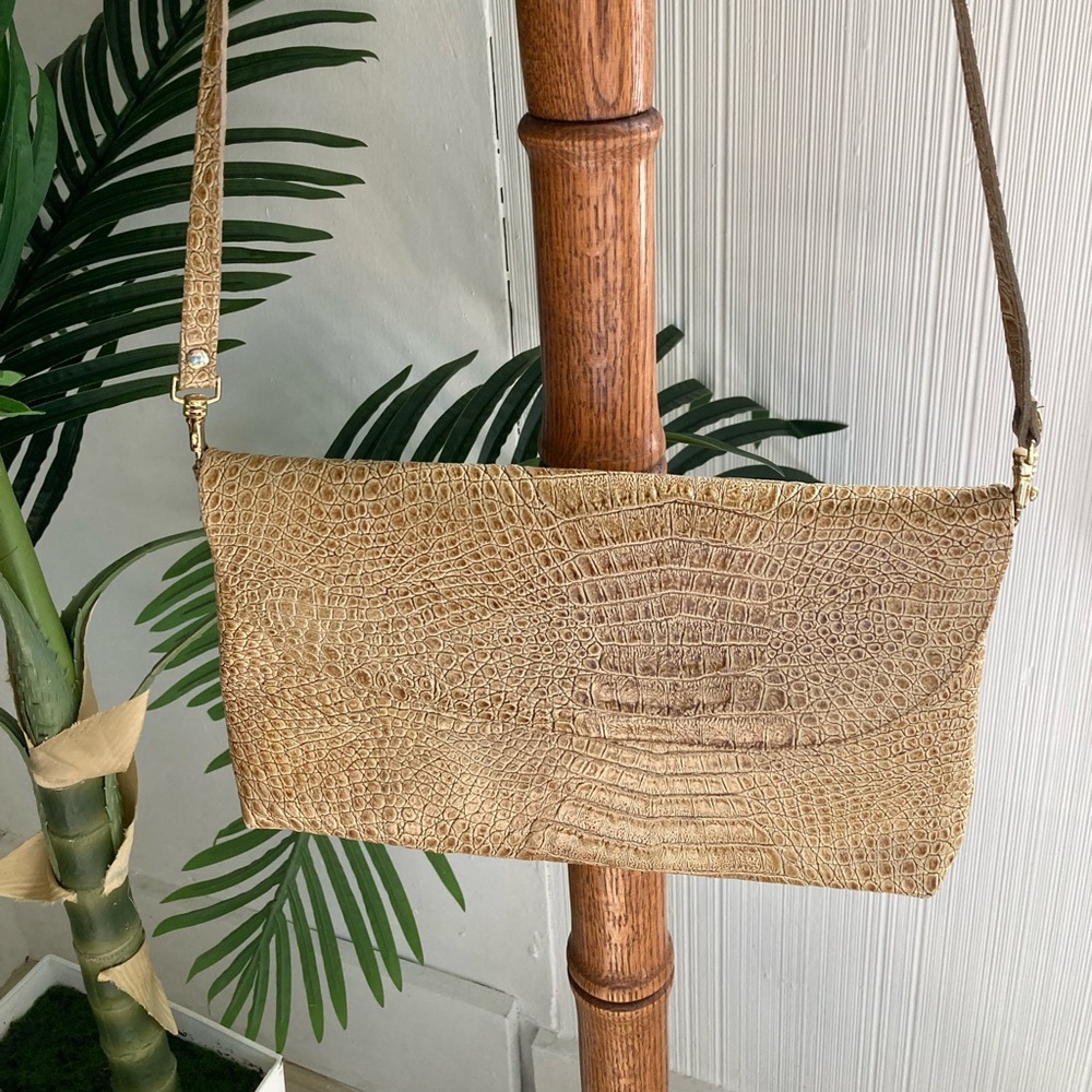 Chic Vintage Tan Crocodile-Embossed Crossbody Bag/ Clutch